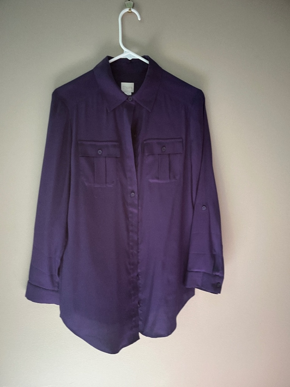 Beautiful purple Chico’s blouse with pockets and roll tab sleeves. Size 0